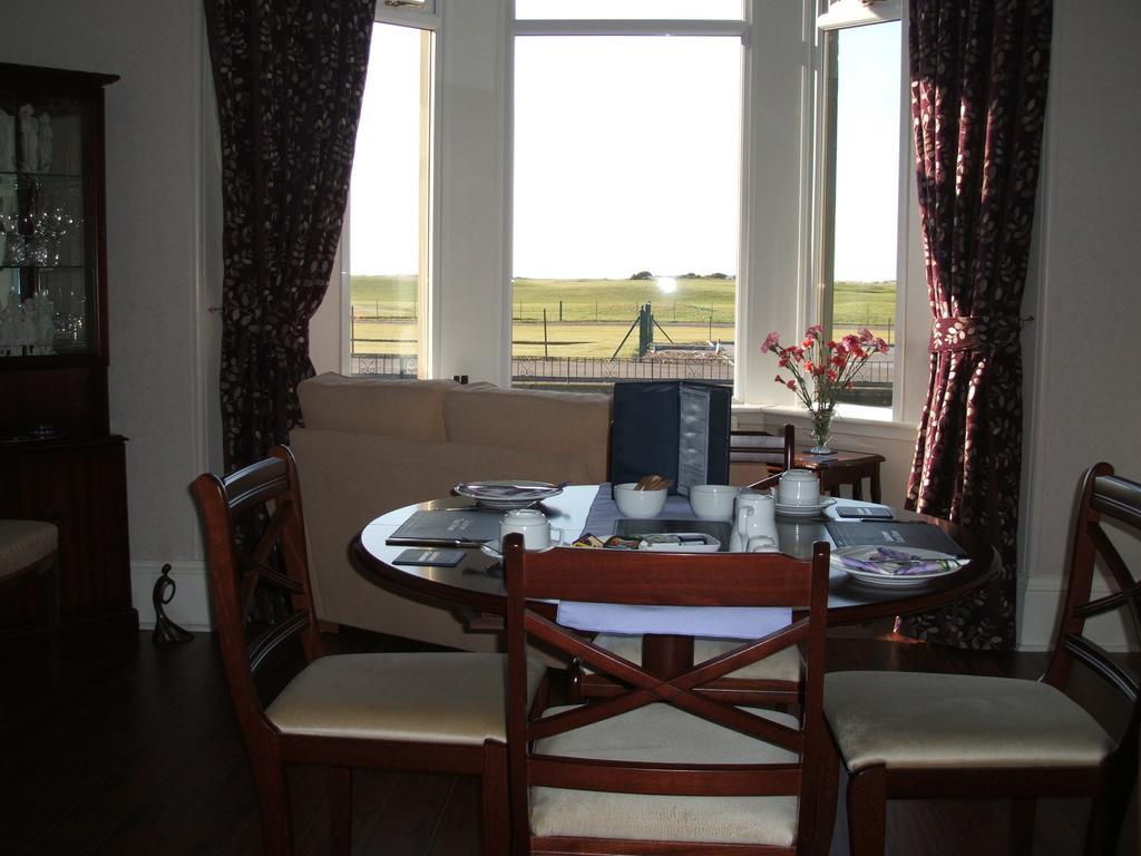 Linksview Guest House Carnoustie Bagian luar foto